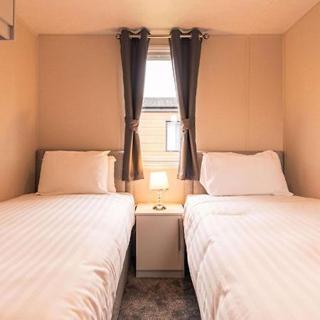 The Serenity Lodge With Hot Tub 요크 외부 사진
