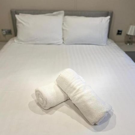 The Serenity Lodge With Hot Tub 요크 외부 사진